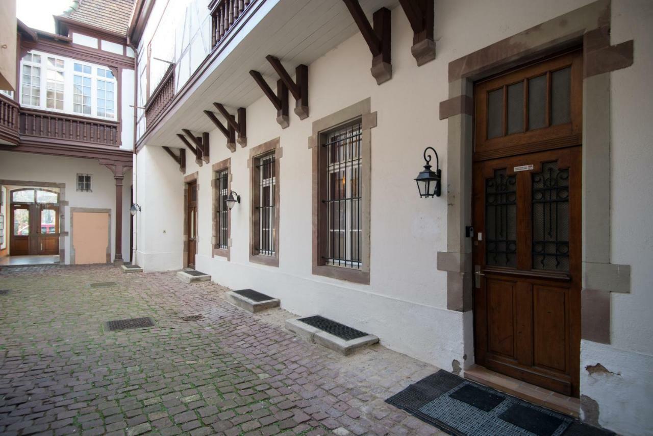 " Mademoiselle " 17 Boulevard Du Champ De Mars Colmar Buitenkant foto